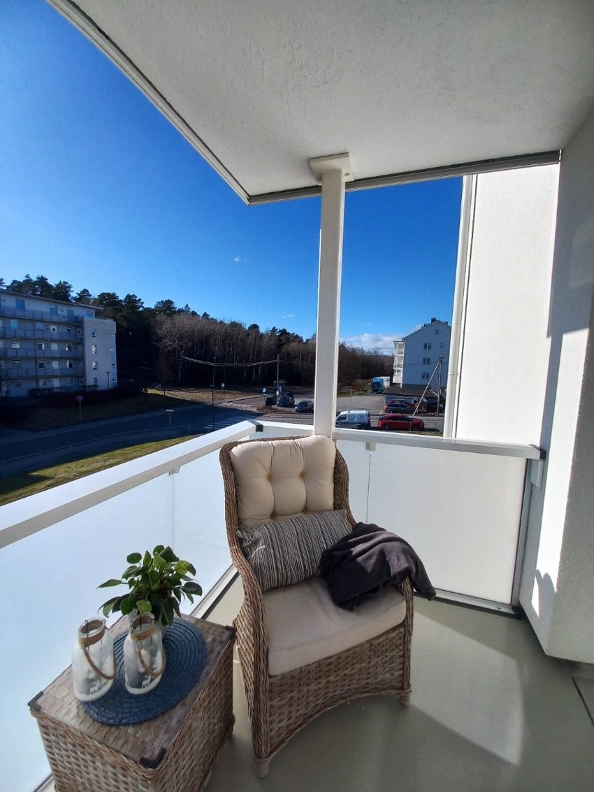 Balkongen er på ca 5 kvm og ligger fint og solrikt til. Ettermiddags- og kveldsol! Galleribilde