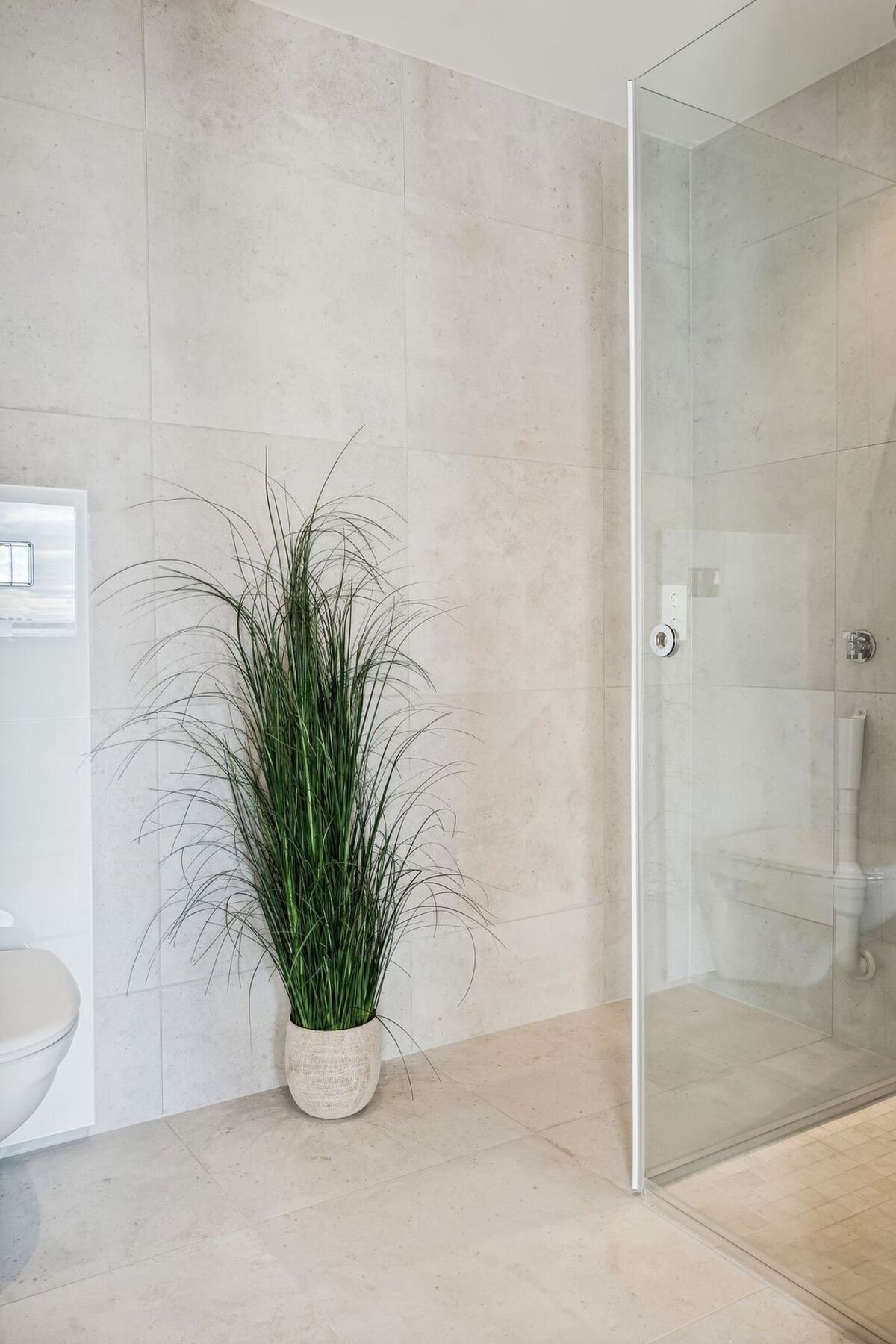 Komplett bad også med opplegg til vaskemaskin. Galleribilde