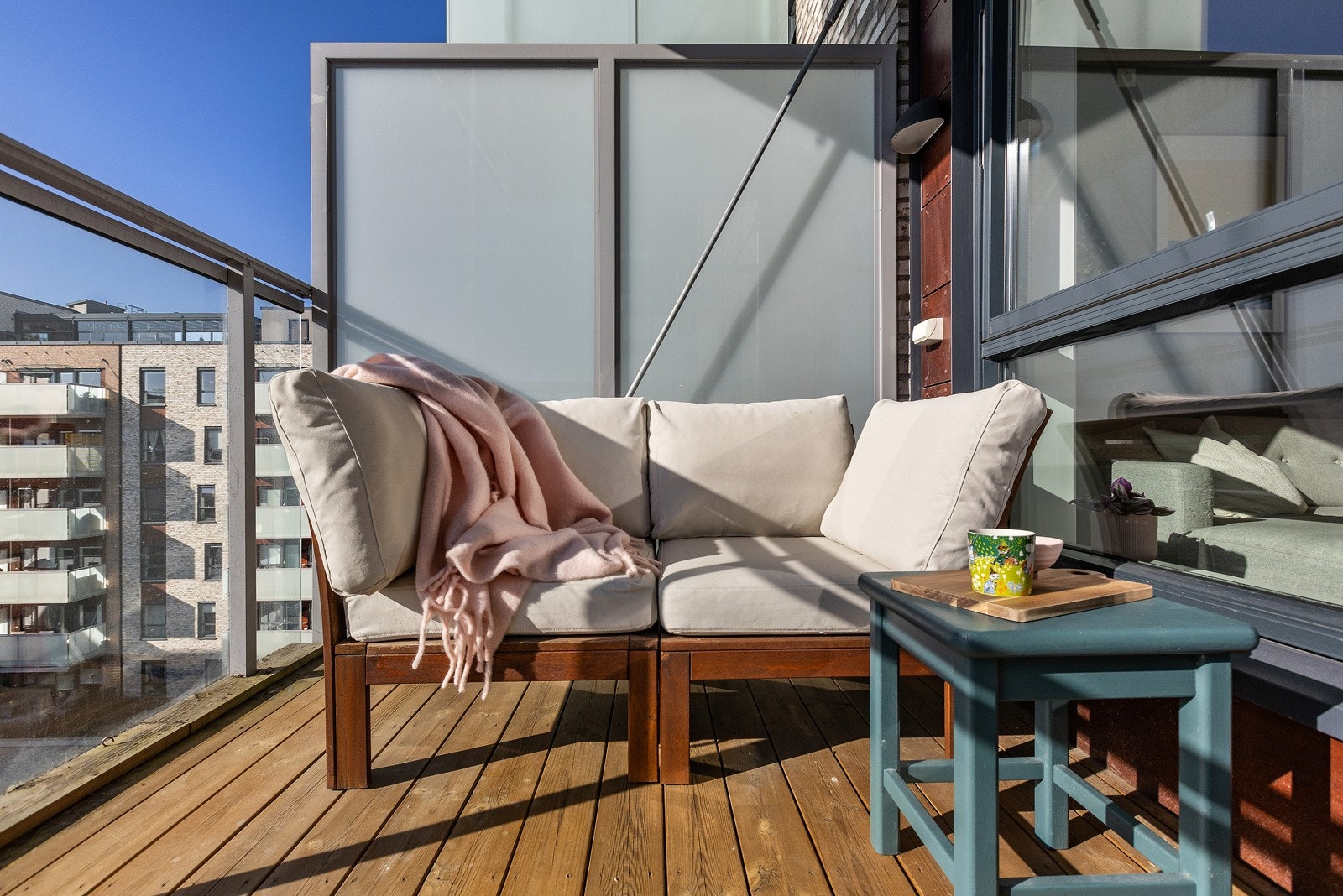 Direkte utgang til en flott, sydvestvendt balkong på ca. 5 kvm. Galleribilde