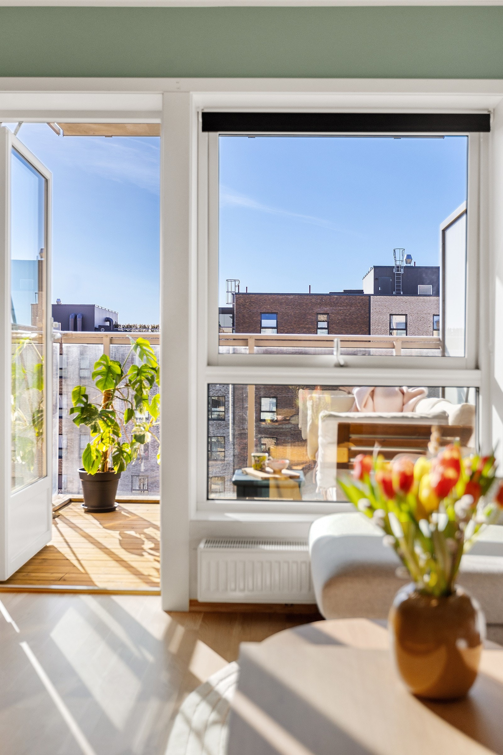 Som følge av store vindusflater oppleves hjemmet meget lyst. Galleribilde