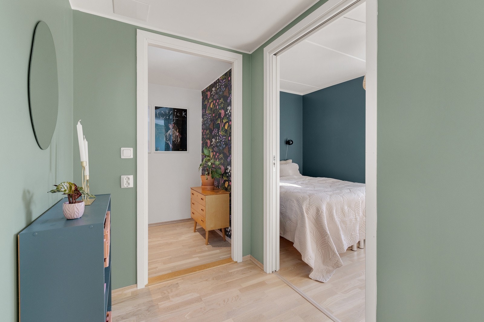 Soverommet ble malt i 2020 og stuen malt i 2021. Galleribilde