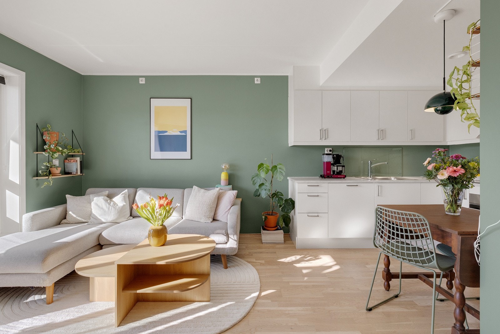 Leiligheten ligger i byggets 5. etasje. En meget god intern beliggenhet på Løren. Galleribilde