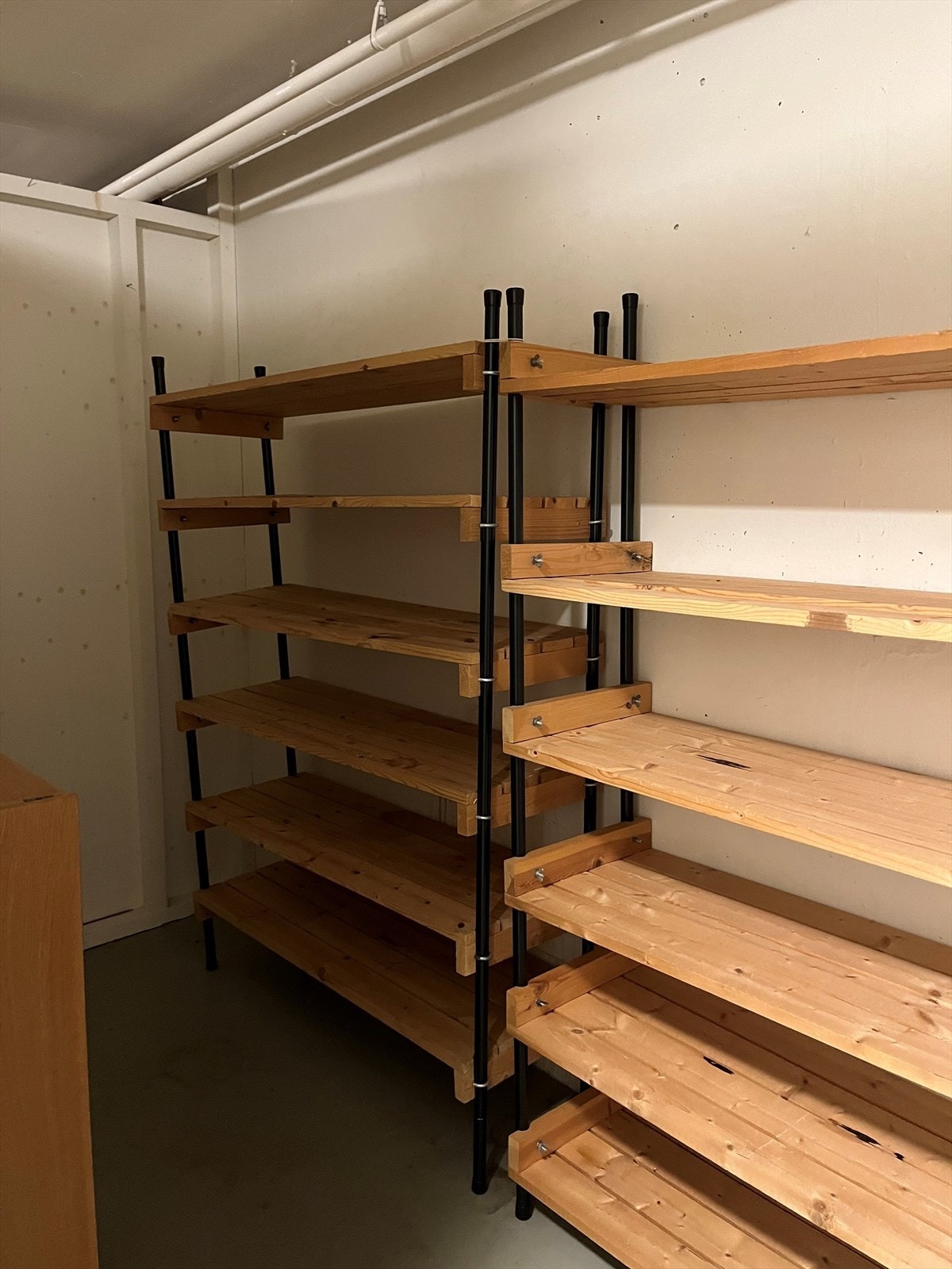 Kjellerbod nr 12 på K-feltet. Galleribilde