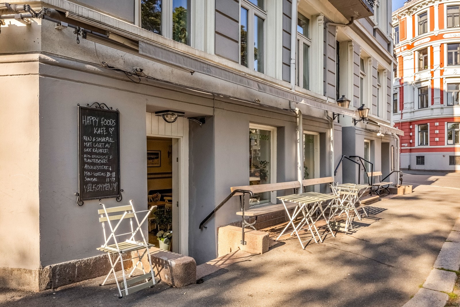 Videre byr nærområdet på et rikt utvalg spisesteder og hyggelige kafeer. Galleribilde