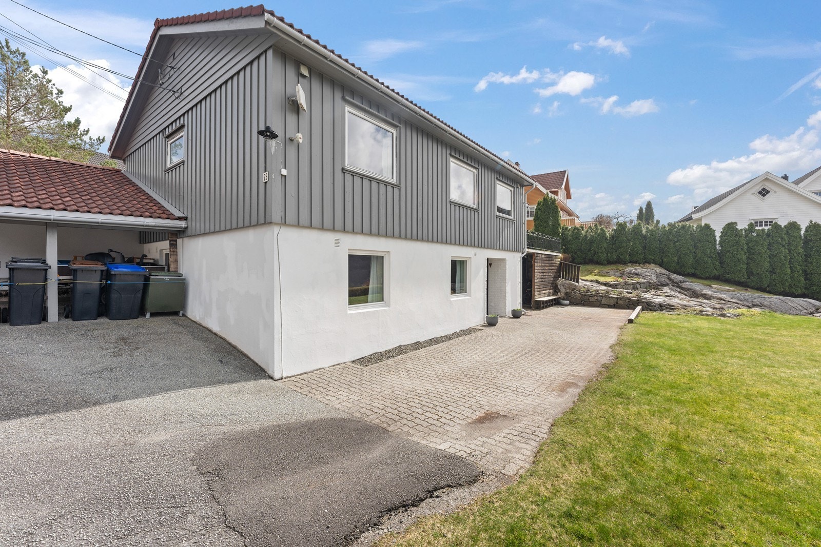 Boligen er oppført i 1971 og er jevnlig oppgradert. Galleribilde