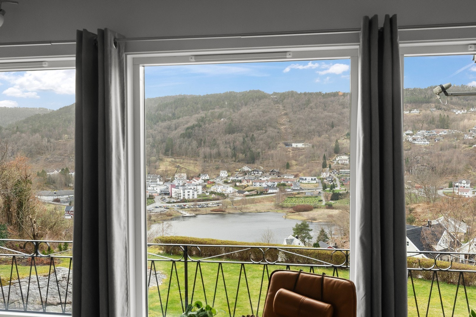 Utsikt fra stue. Galleribilde