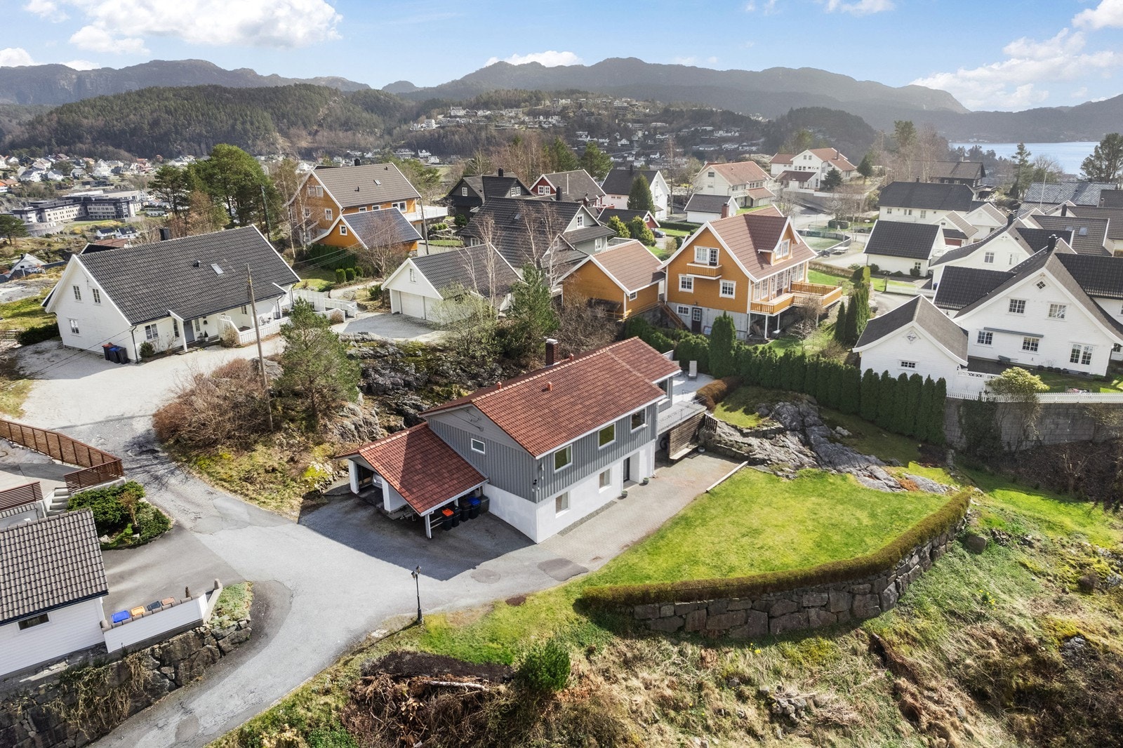 Bolien ligger på en høyde. Galleribilde