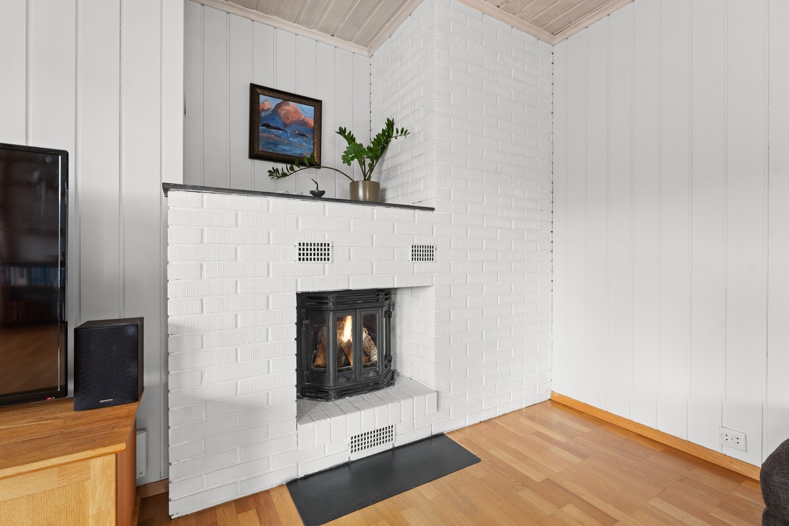 Peis i stuen. Galleribilde