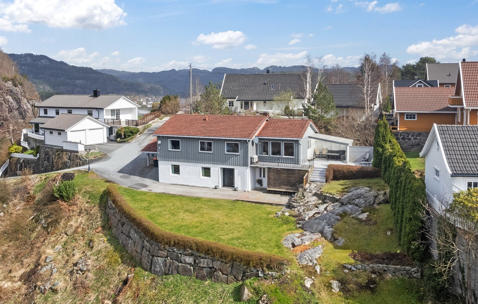 Tomtestørrele på 1 070 kvm Galleribilde