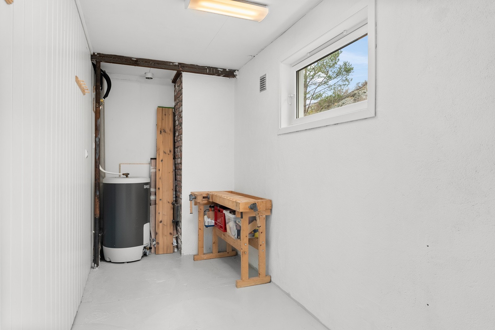 Innforbi sportsboden er det et lite verksted. Galleribilde