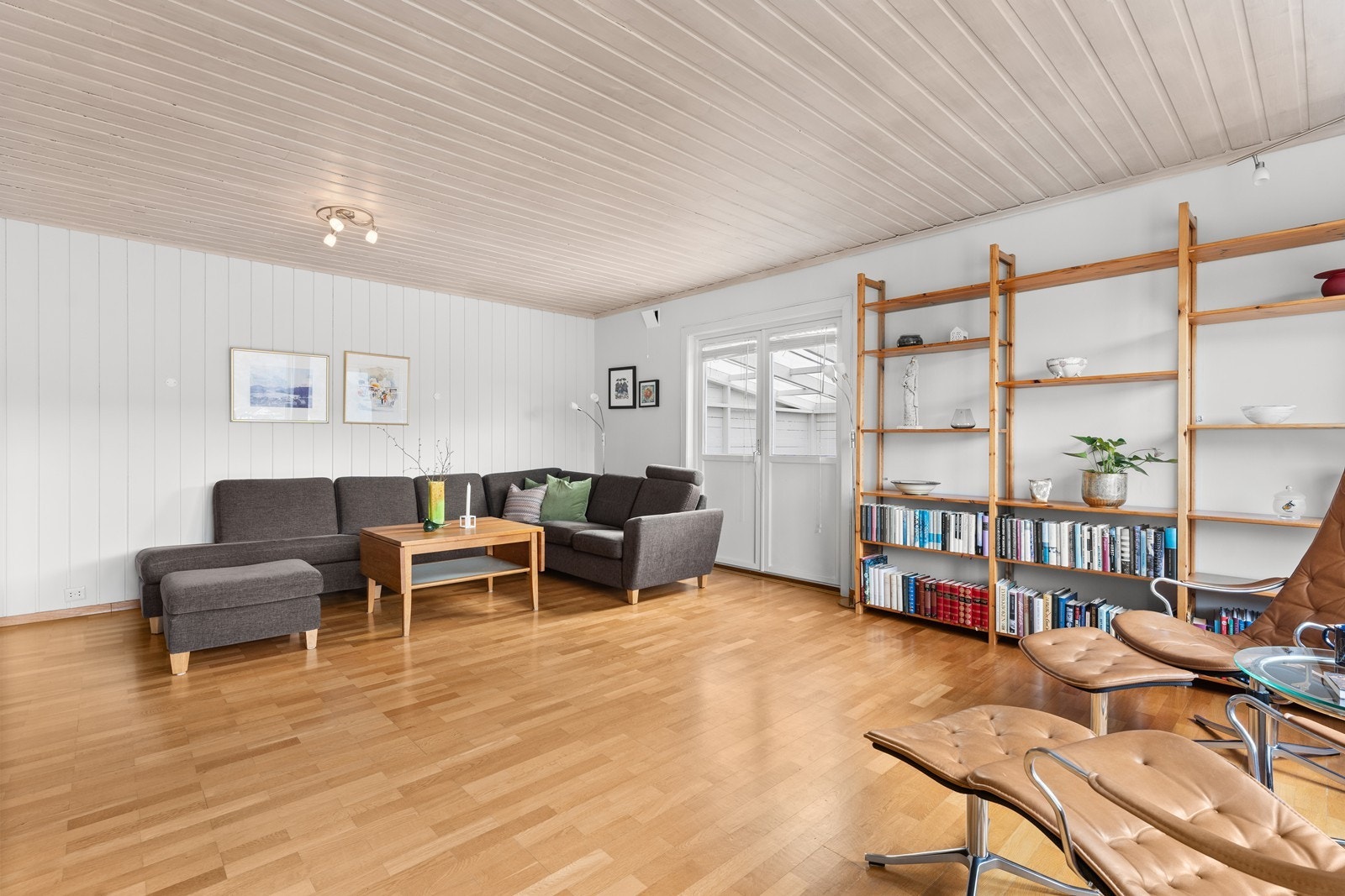 Det er god plass til sittegrupper m.m. Galleribilde