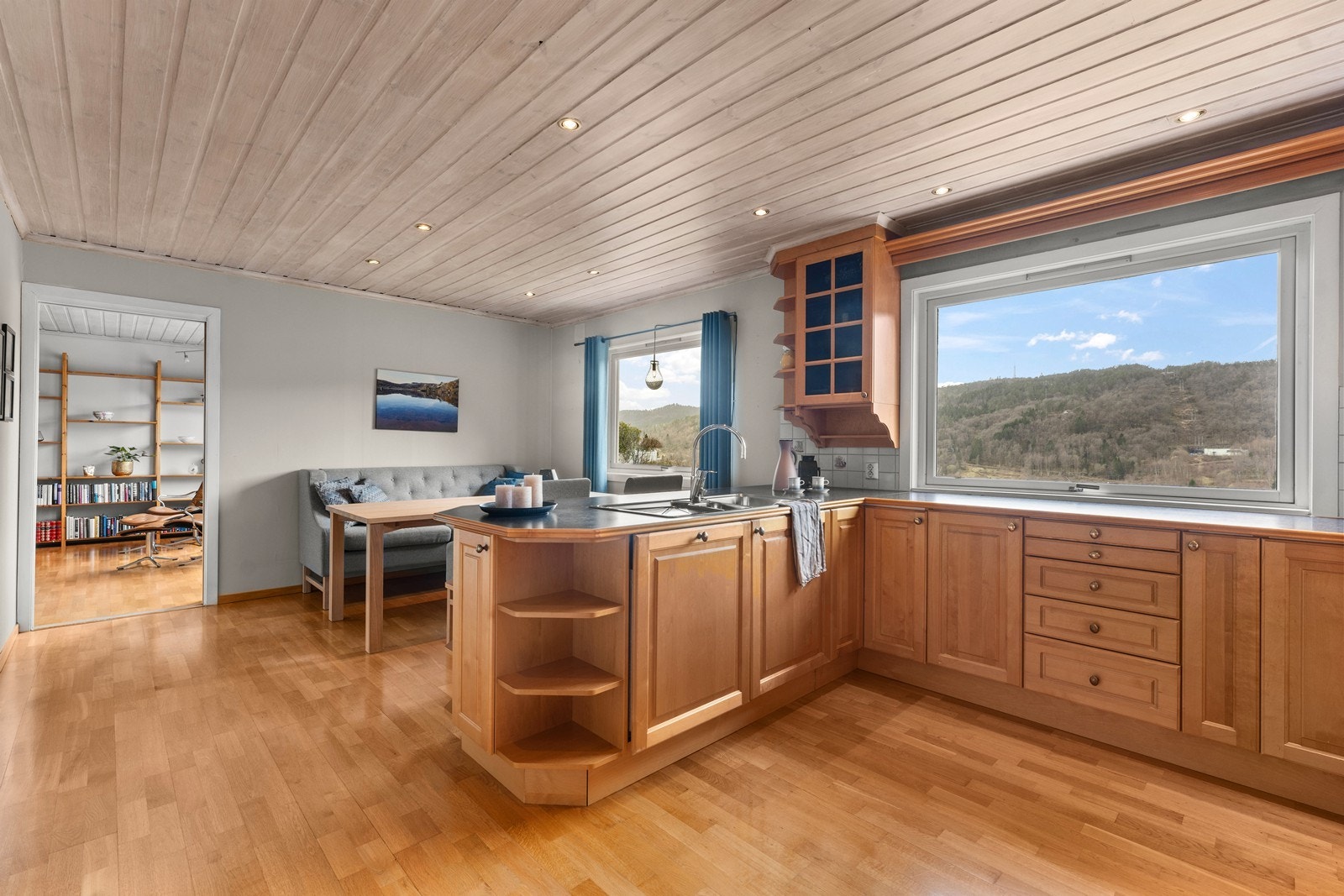 Utsikt fra kjøkkenet. Galleribilde