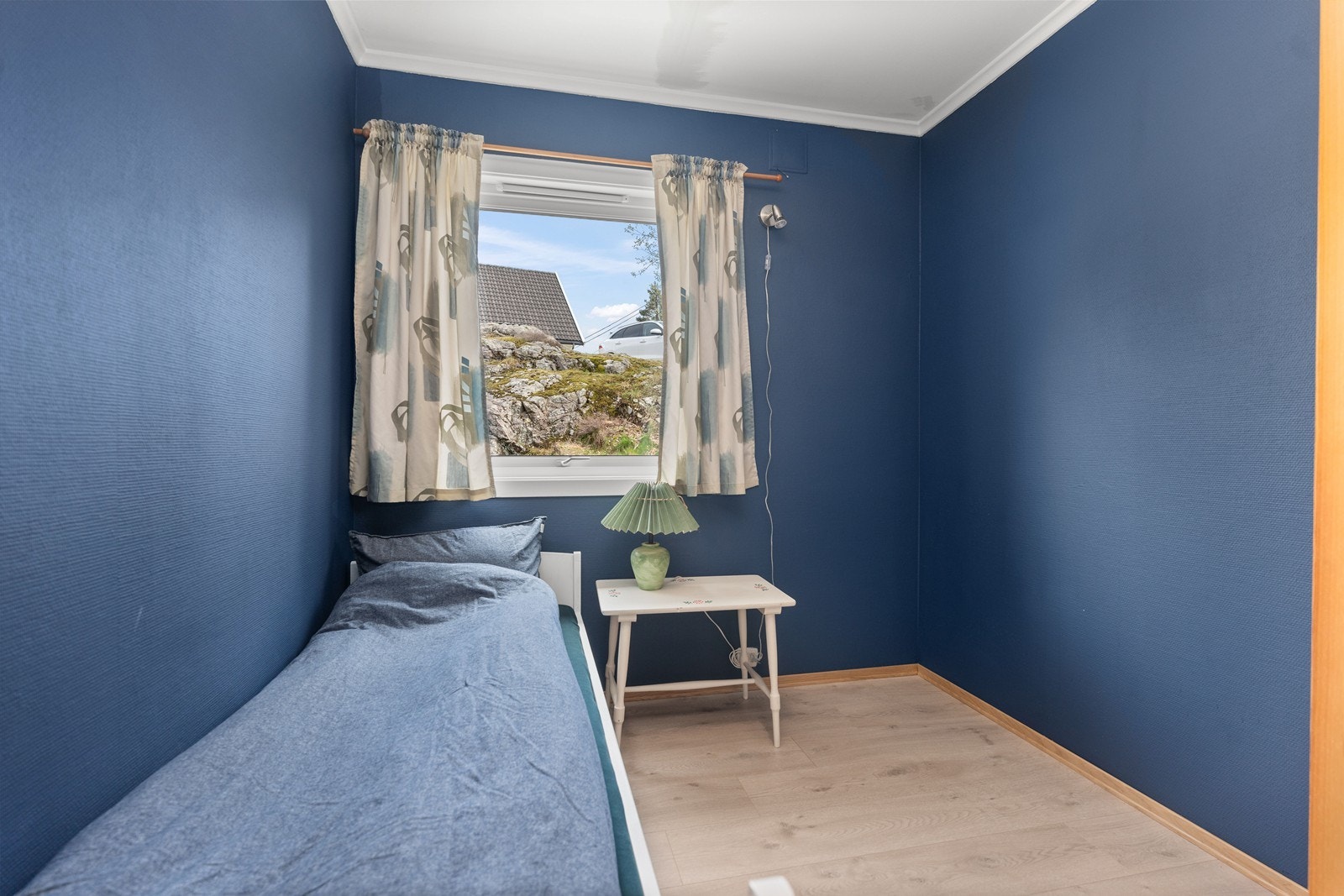 Det er 3 soverom i hovedetasjen. Galleribilde