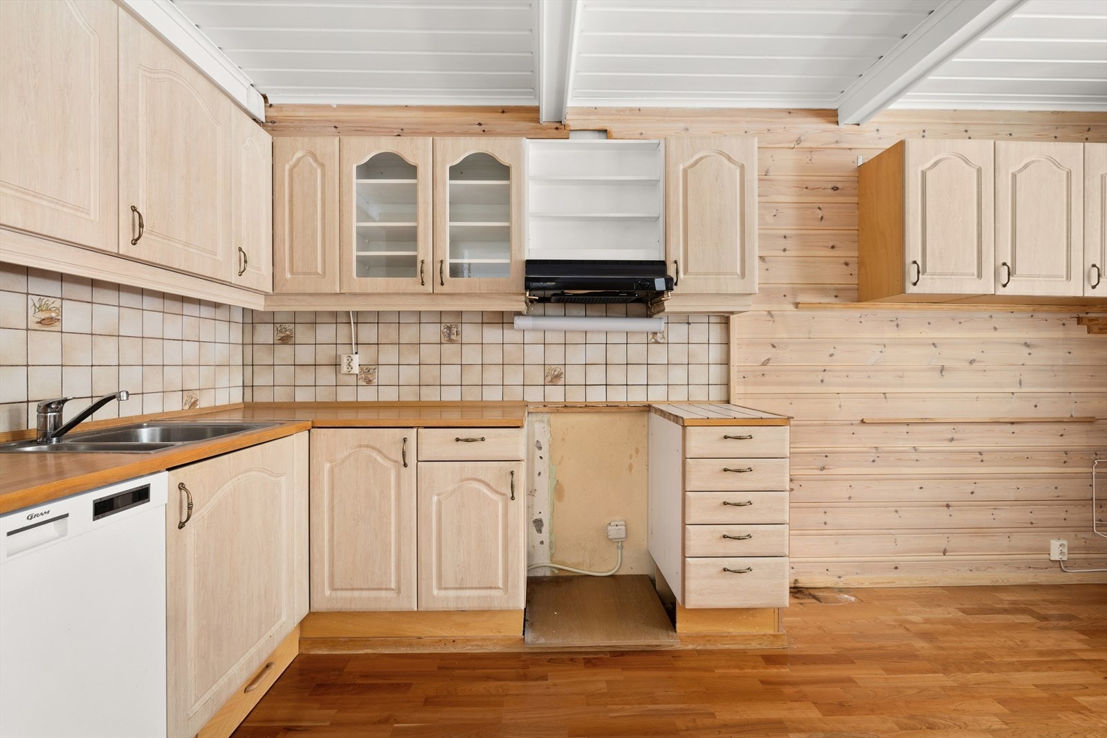 Skap ditt drømmekjøkken. Kjøkkenet er av god størrelse med mange muligheter Galleribilde