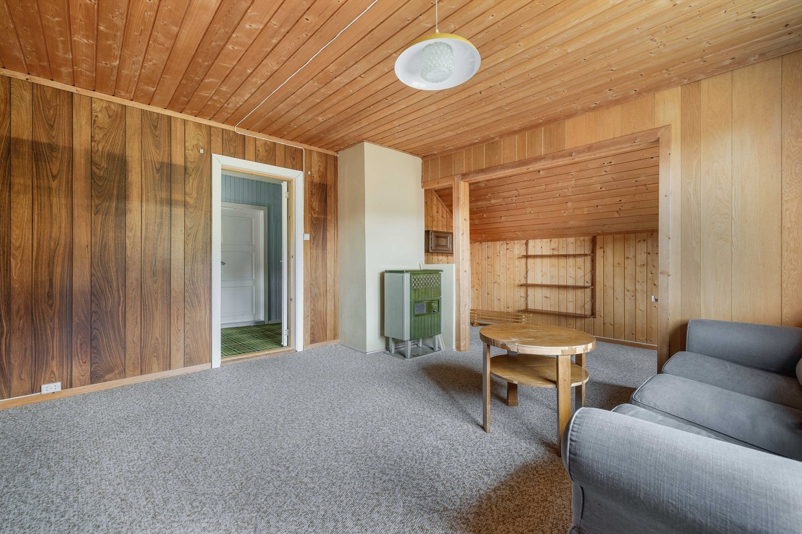 På loftstuen står det også en oljefyr som er opplyst at ikke lenger er i bruk. Galleribilde