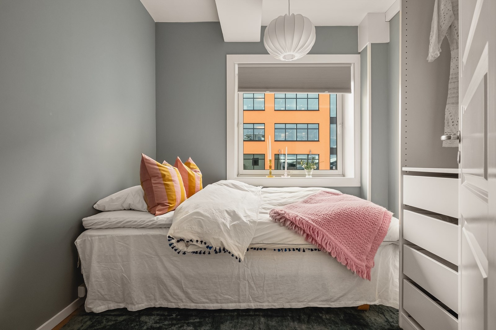 Soverom nummer to passer fint til gjesterom, barnerom eller hjemmekontor om man har behov for det Galleribilde