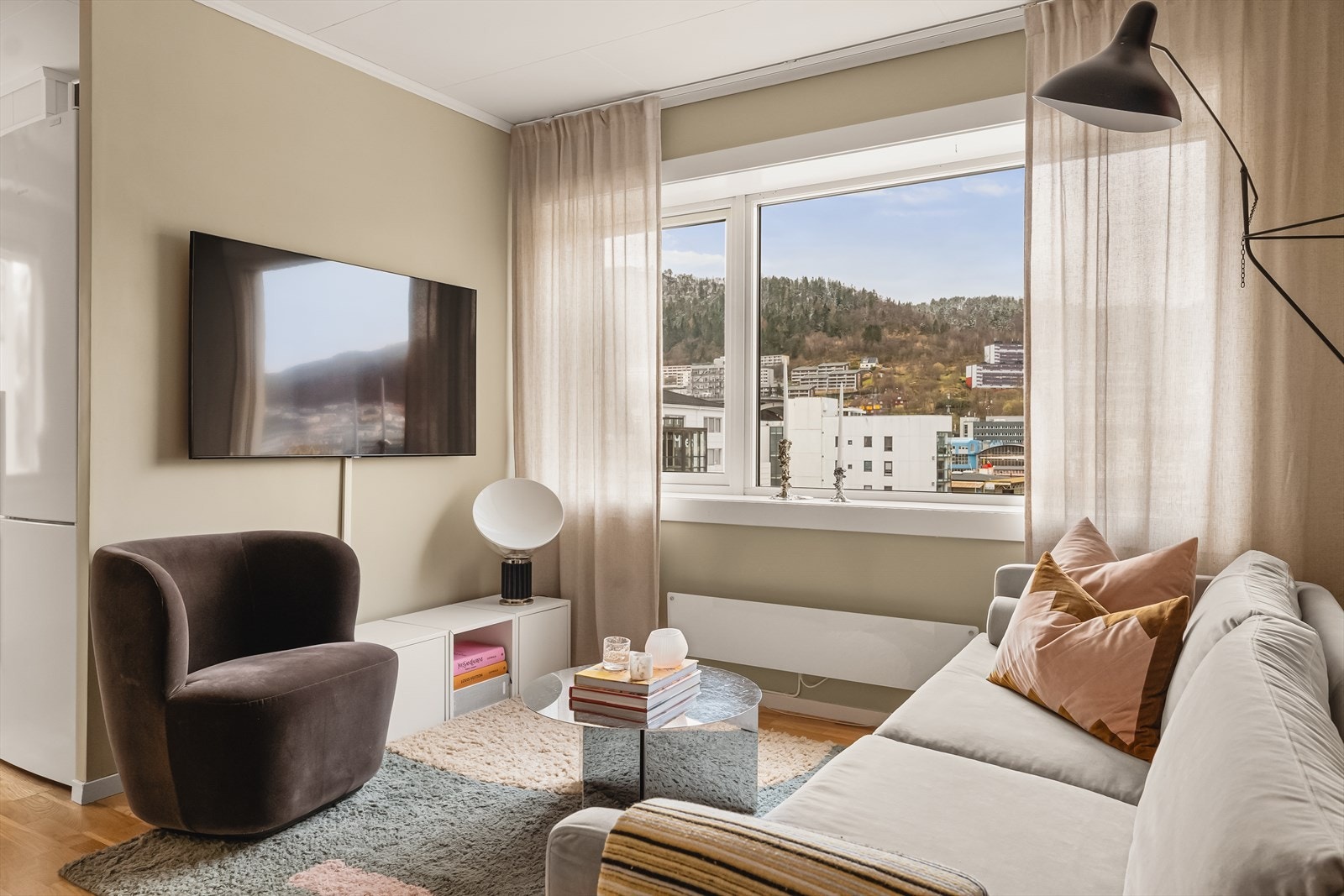 I stuen er det plass til sittegruppe Galleribilde