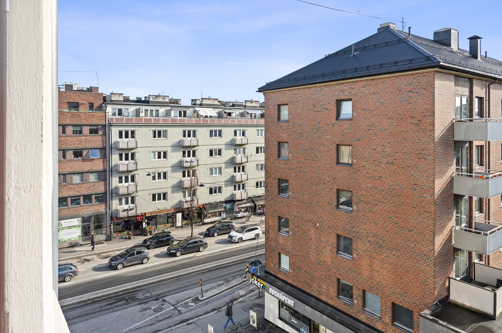 Kort avstand til alt en måtte trenge av butikker- og servicetilbud, samt andre bymessige fasiliteter. Galleribilde