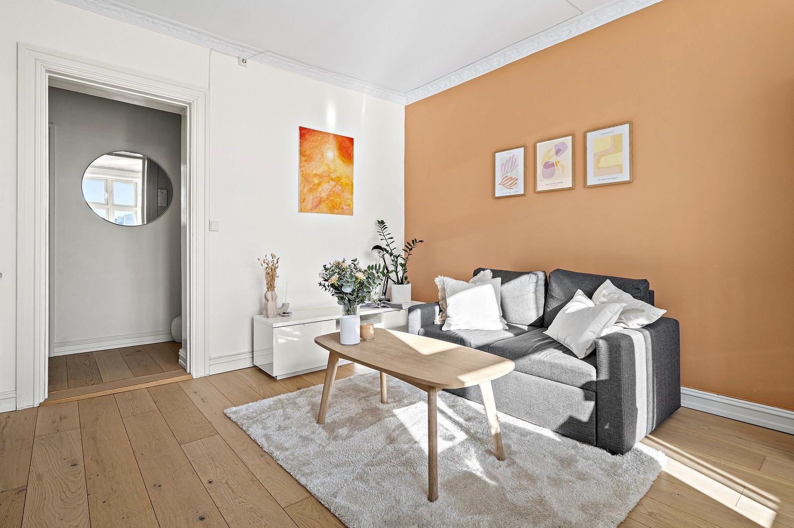 Leiligheten har generøs takhøyde på ca. 2,71 meter samt flott stukkatur. Galleribilde