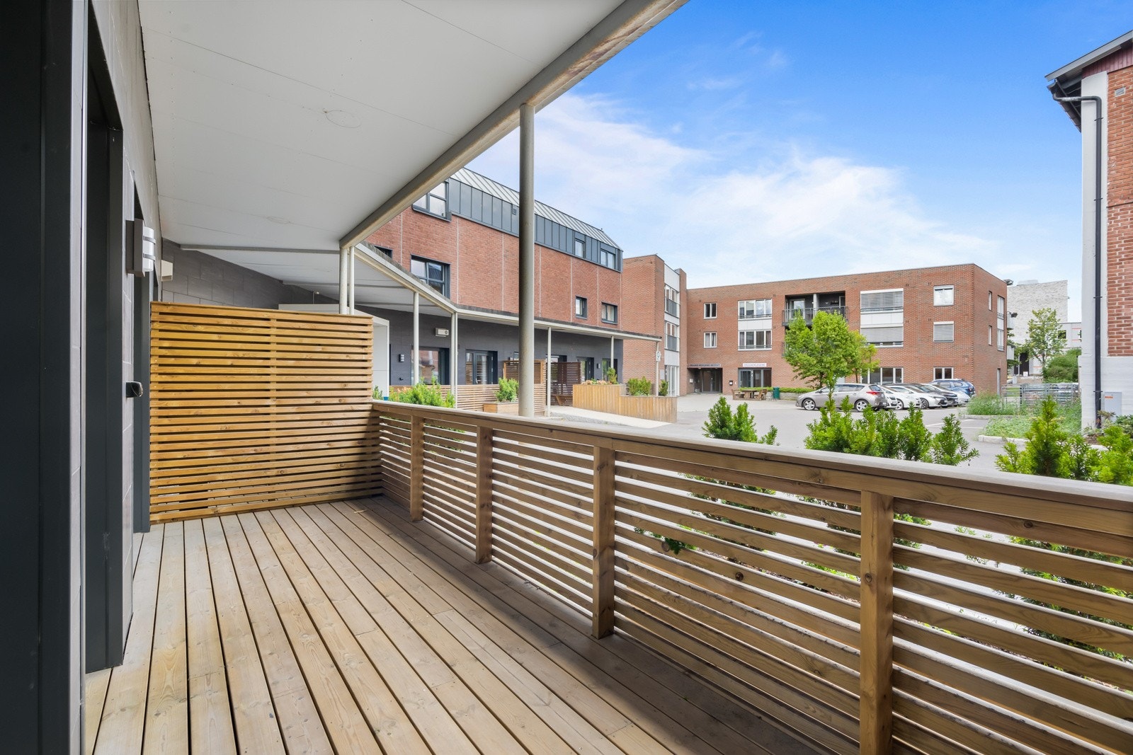 Leiligheten ligger i 1. etasje og holder en gjennomgående god standard. Galleribilde