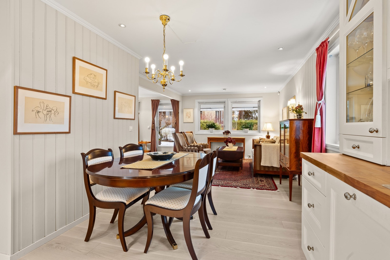 Den sosiale og åpne løsningen gir god plass og mange innredningsmuligheter Galleribilde