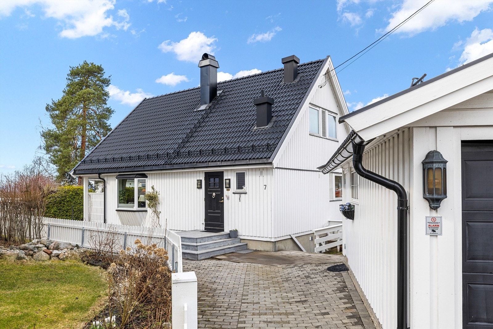 Boligen er skreddersydd for familieliv bolig med gjennomtenkt og god planløsning, som åpner for flere bruksmuligheter, og appellerer til familier med behov for fleksible løsninger der alle familiemedlemmer kan få spillerom Galleribilde