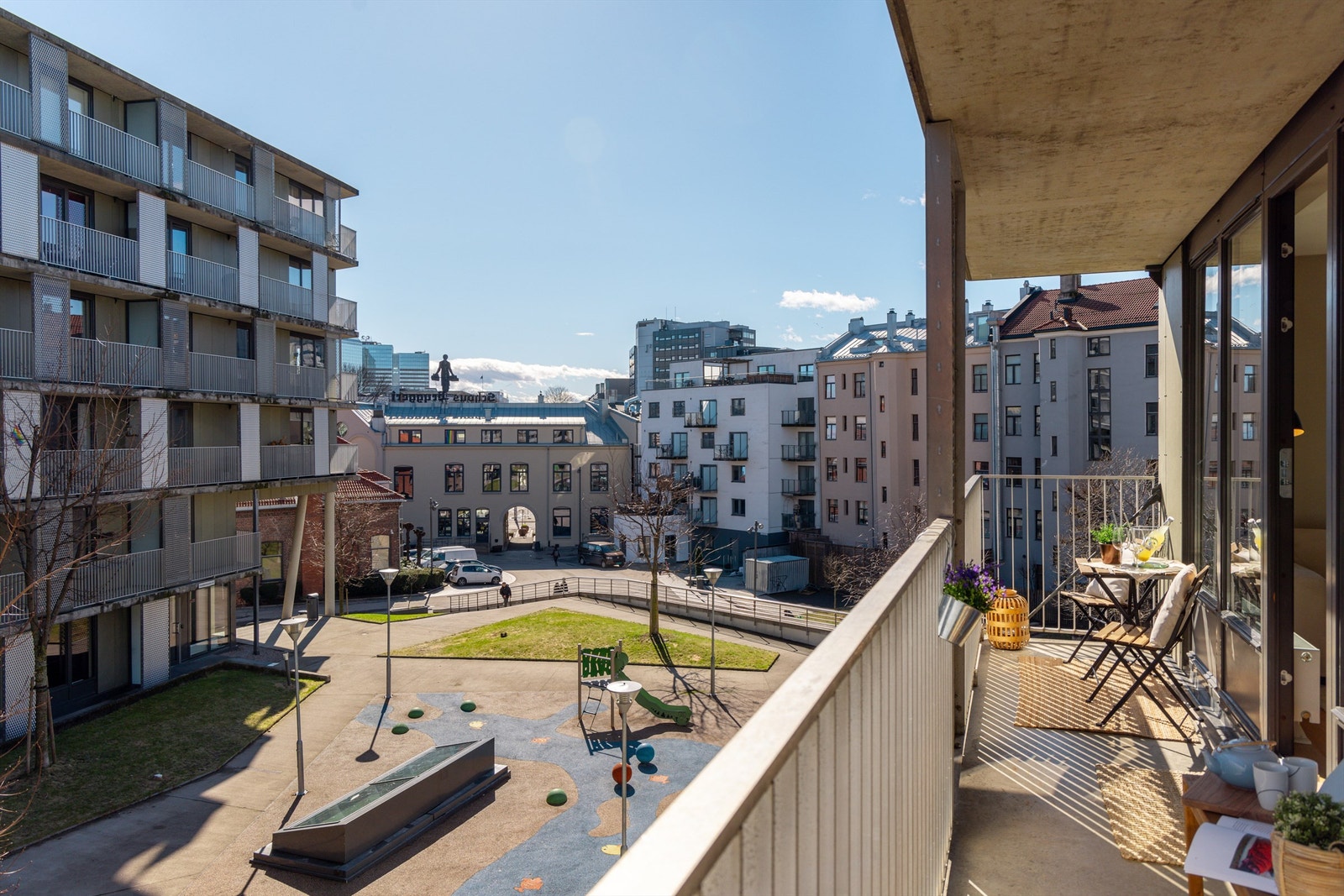 Overbygget sydøstvendt balkong på ca. 9 kvm Galleribilde