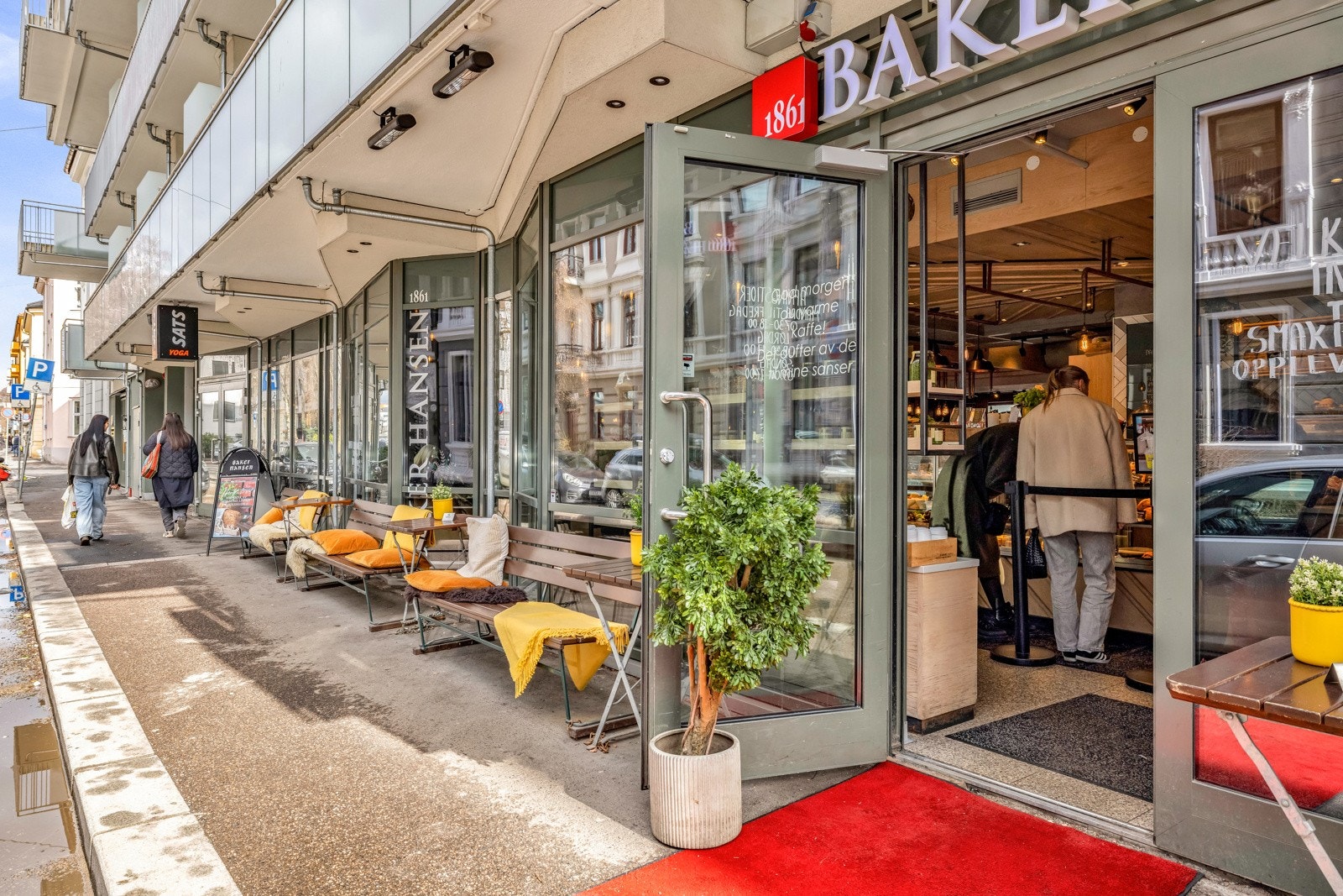 Majorstuen er et knutepunkt for både offentlig kommunikasjon, shopping og alt av servicefasiliteter Galleribilde