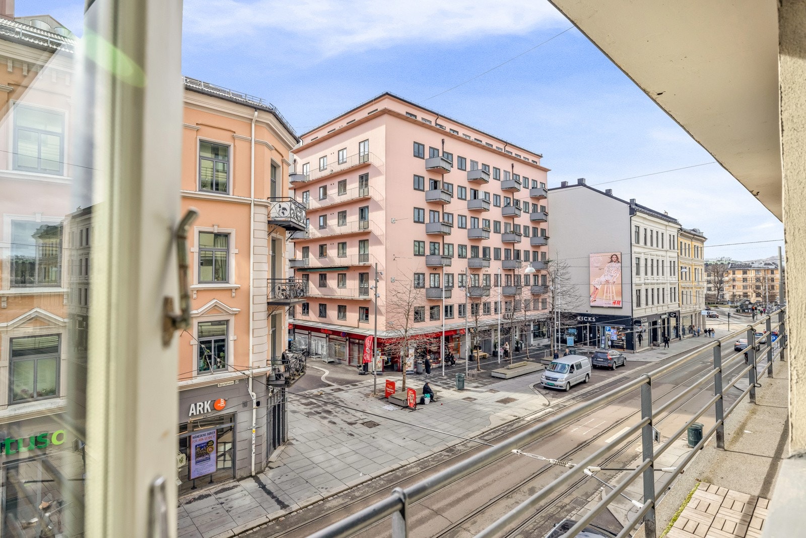 Sydvendt brannbalkong med utgang fra stue Galleribilde