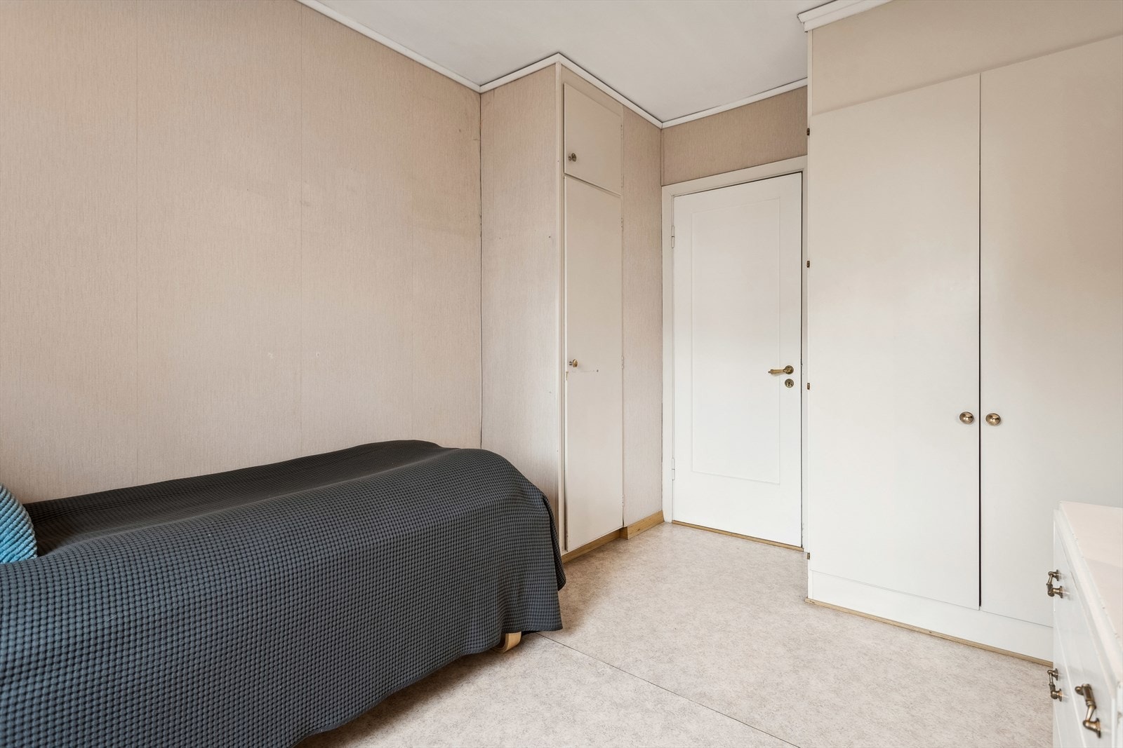 Soverommet har rikelig med garderobeskap. Galleribilde