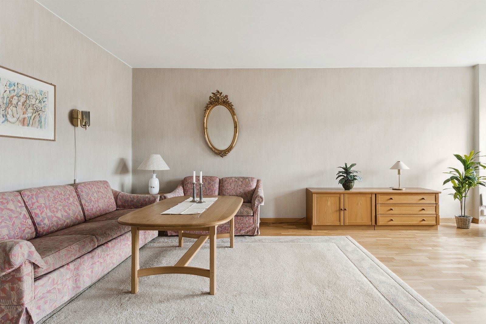 Den gode utformingen av rommet gir et godt grunnlag for å innrede stuen etter eget ønske. Galleribilde