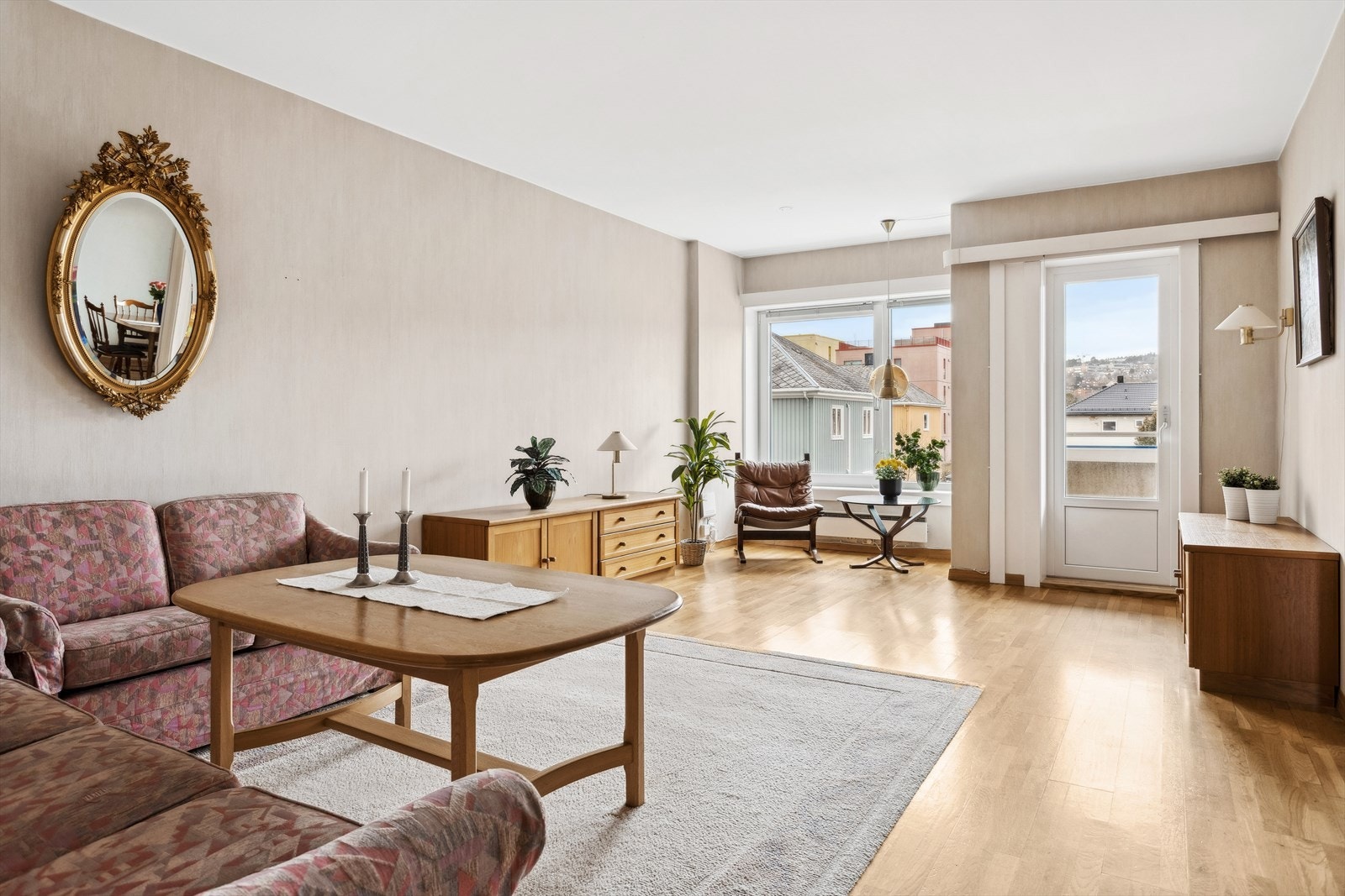 Leilighetens stue er ca 23,2 m². Galleribilde