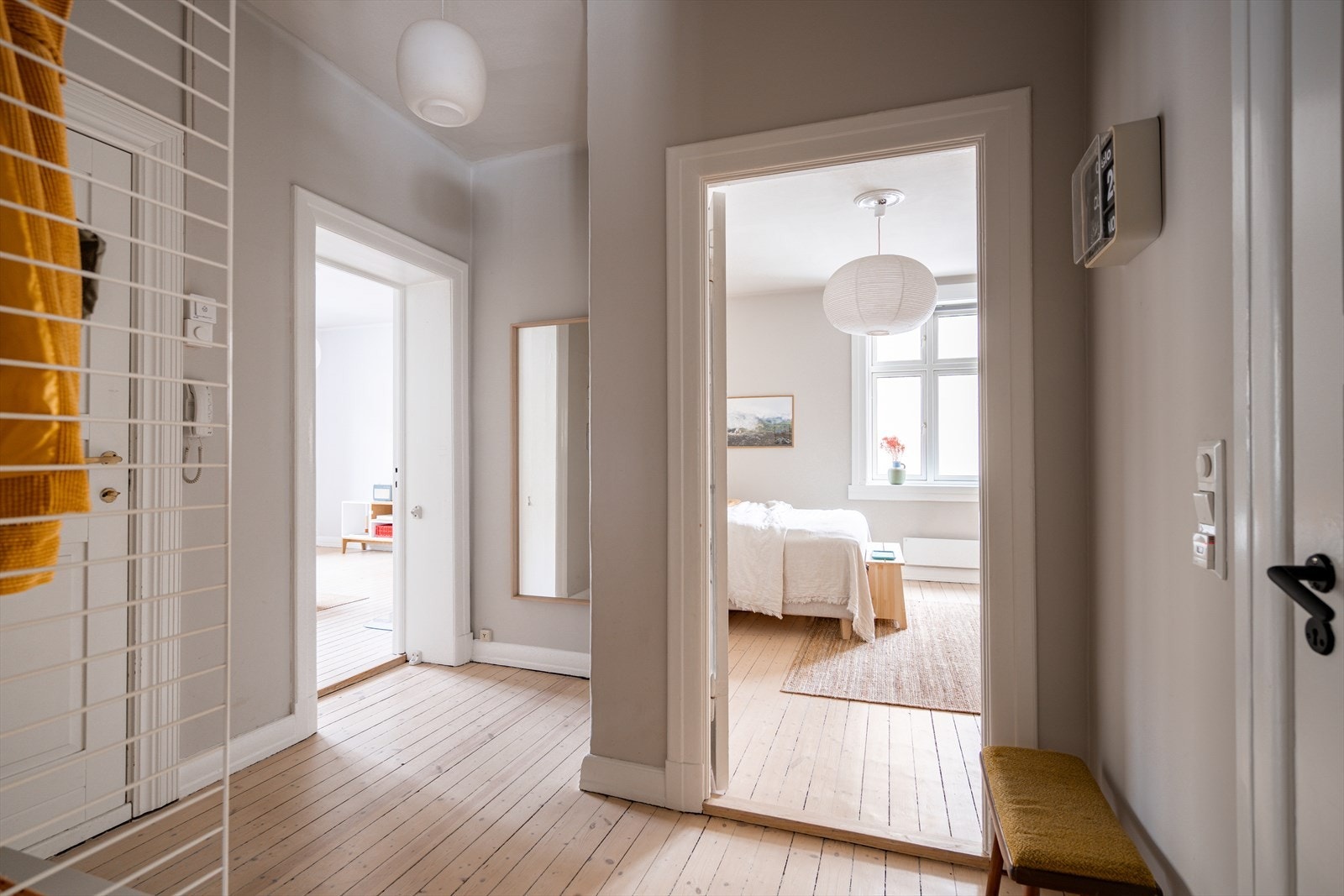 Adkomst til soverom fra entréen. Galleribilde