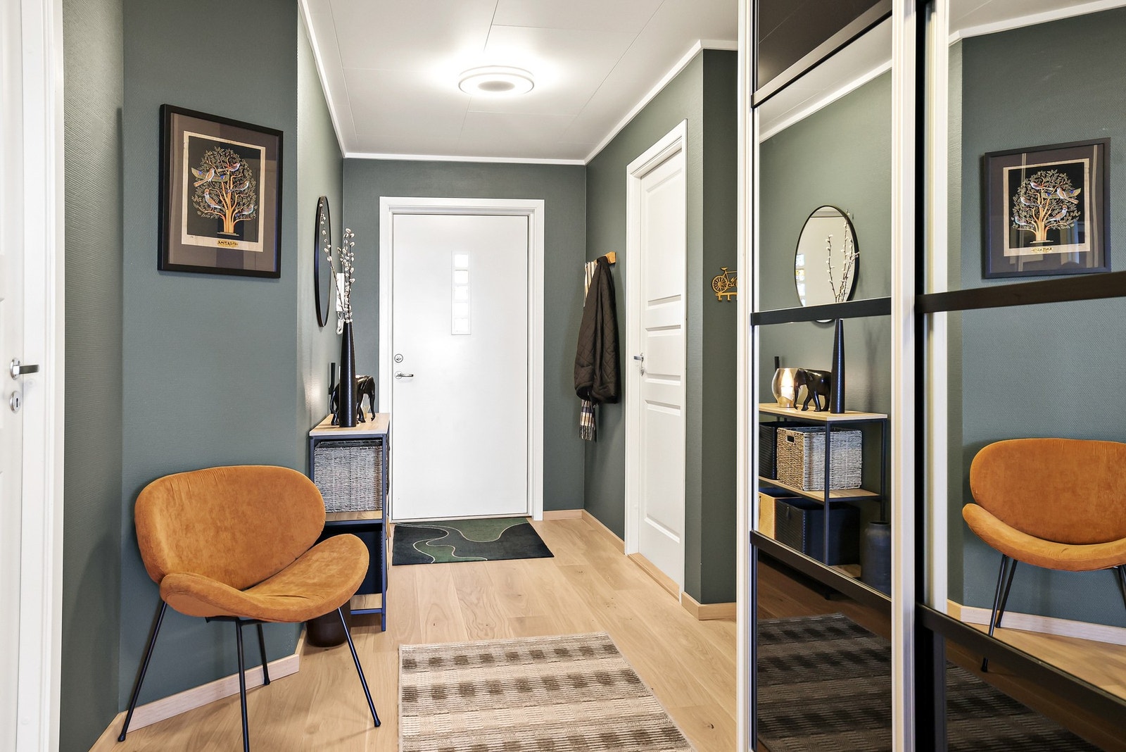 Leiligheten har en fin entré som gir et godt førsteinntrykk av boligen. Galleribilde