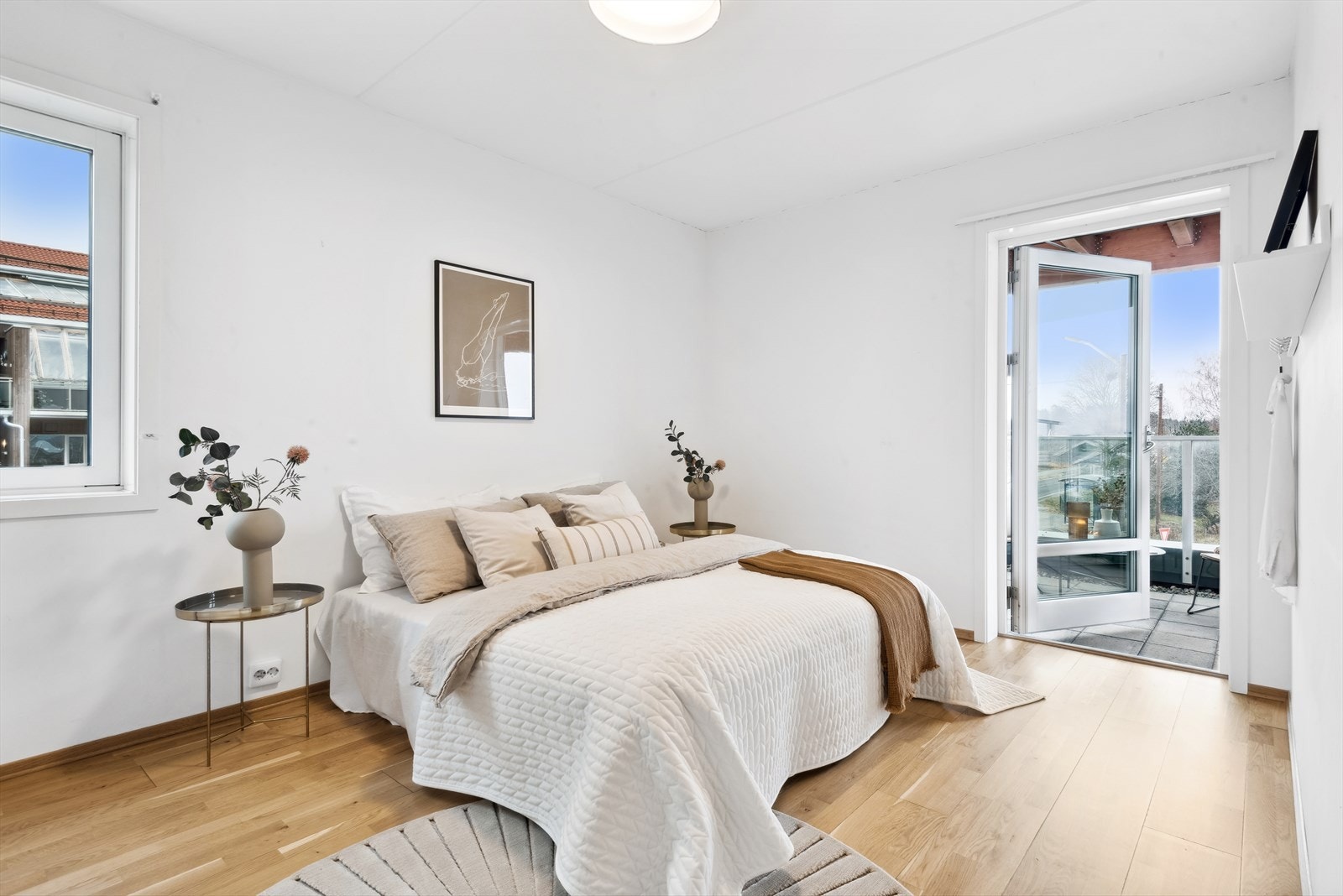 Det er utgang til balkongen fra soverommet. Galleribilde