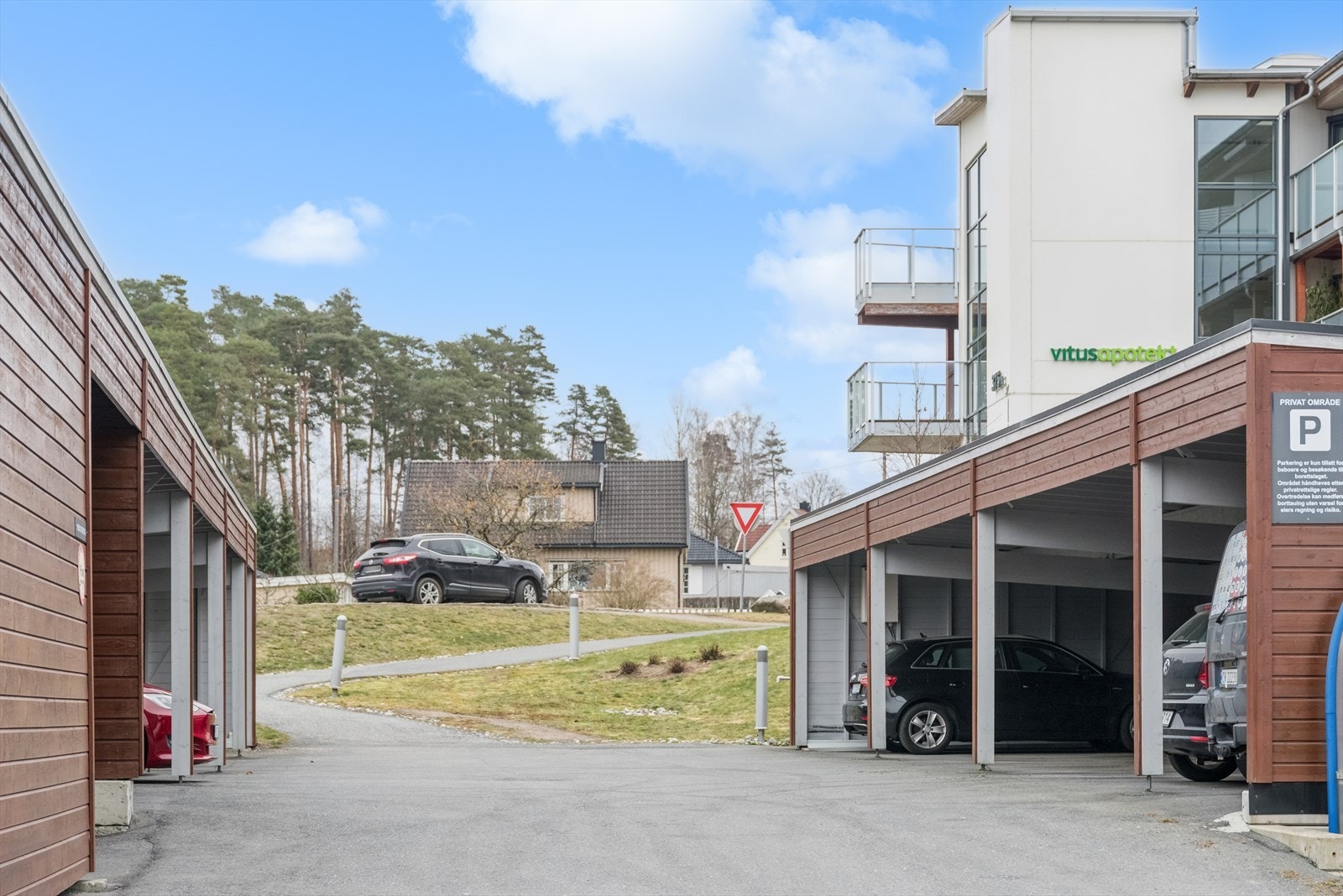 En parkeringsplass i felles carportanlegg medfølger. Galleribilde