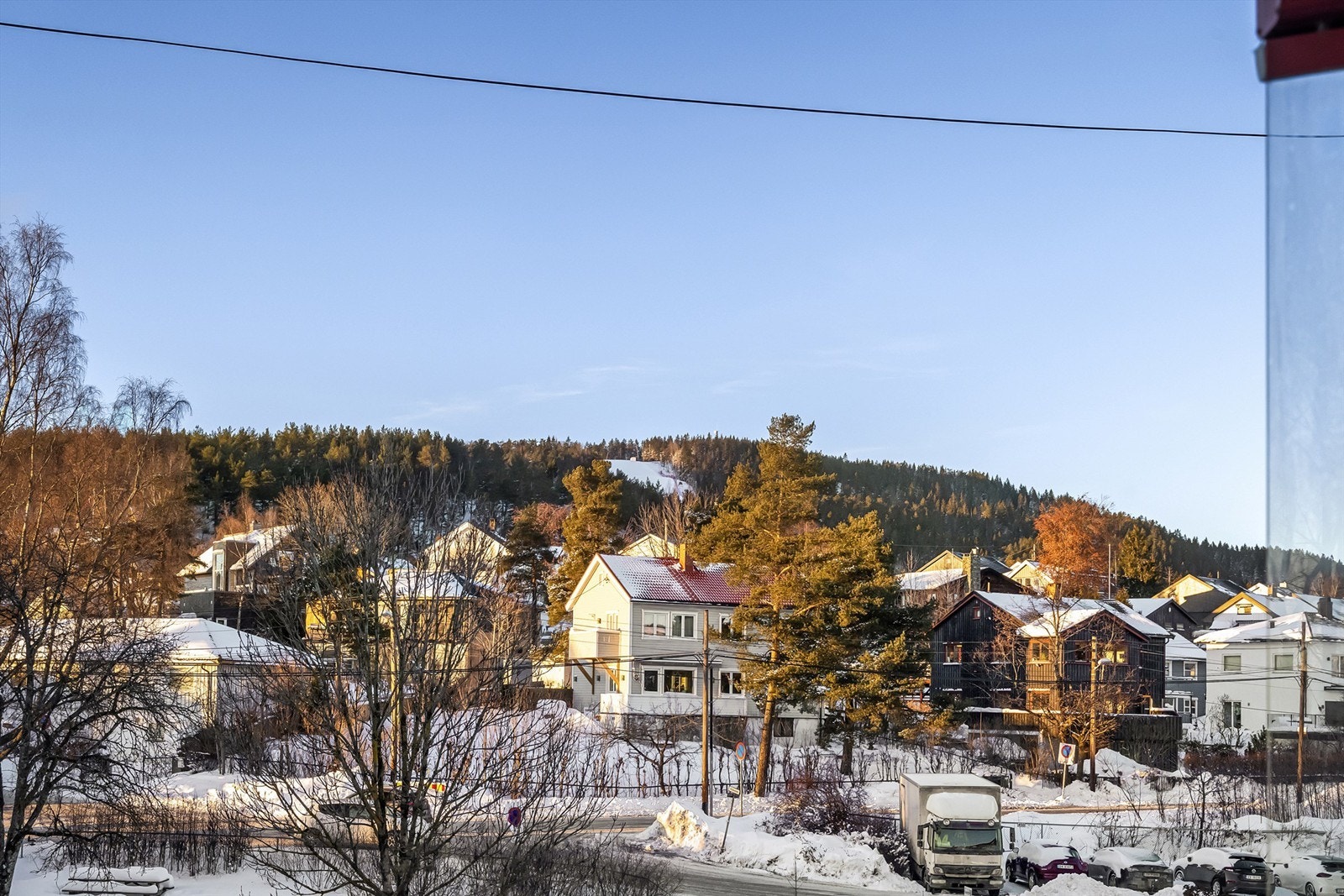 Utsikt fra balkong mot Lillomarka Galleribilde