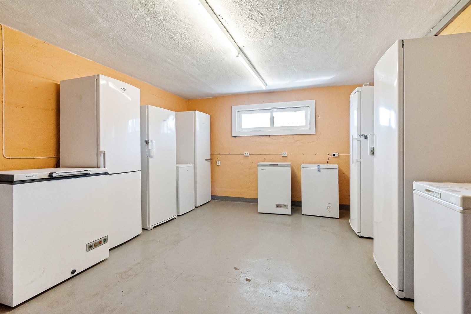 Felles fryserom i kjeller med plass til private frysebokser (bildet er lånt fra en annen oppgang) Galleribilde