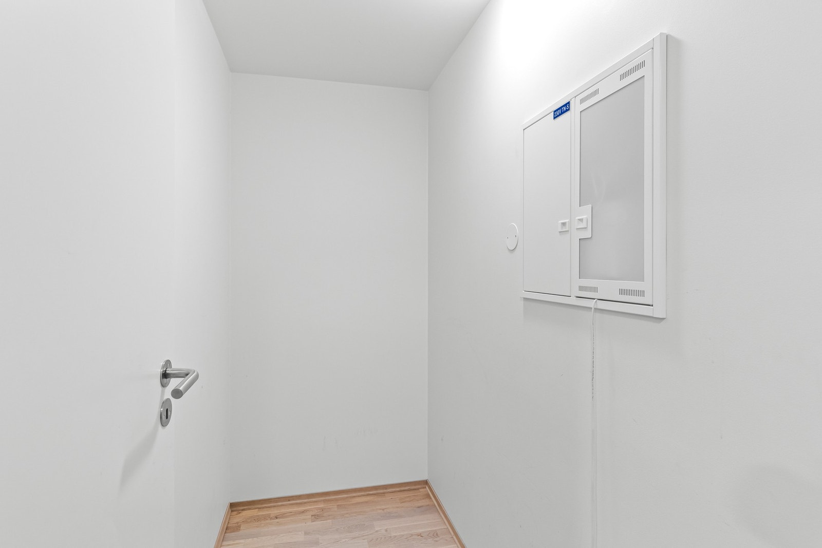 Praktisk innvendig bod på 3,5 kvadratmeter. I tillegg har leiligheten også en ekstra bod i kjelleretasjen, for ytterligere oppbevaringsplass. Galleribilde