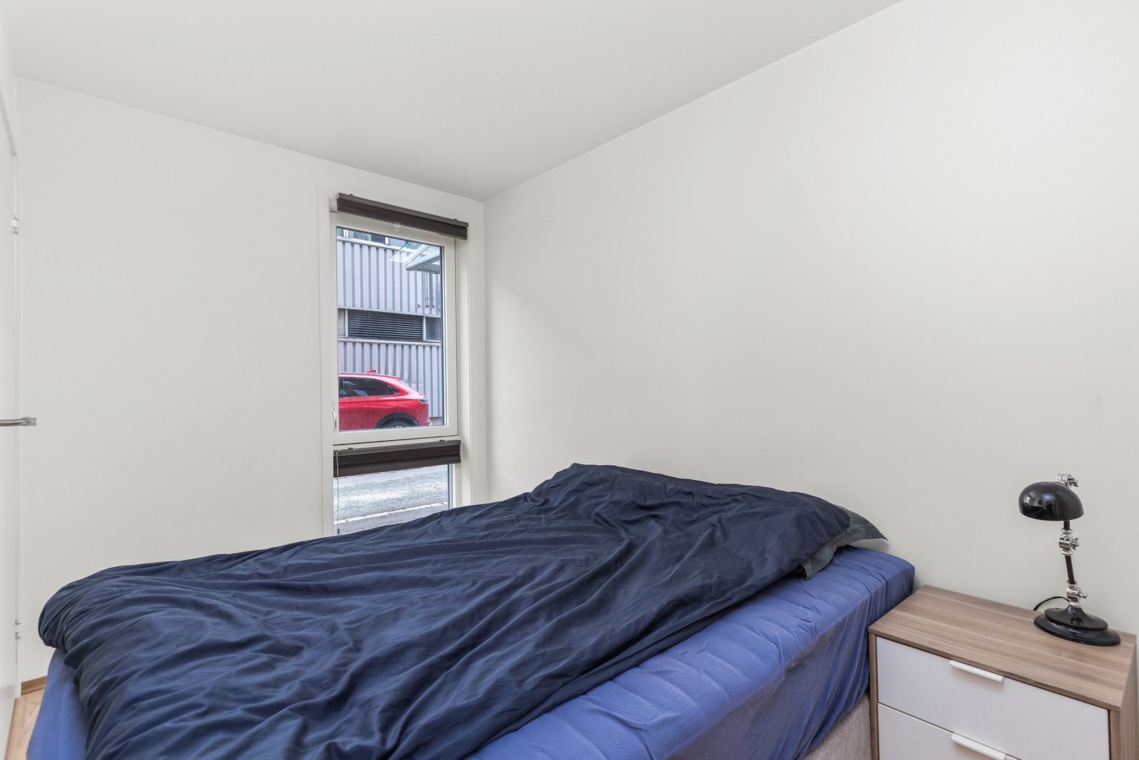 Soverommet ligger vegg-i-vegg med stua, og er av en god størrelse på 8,5m². Galleribilde