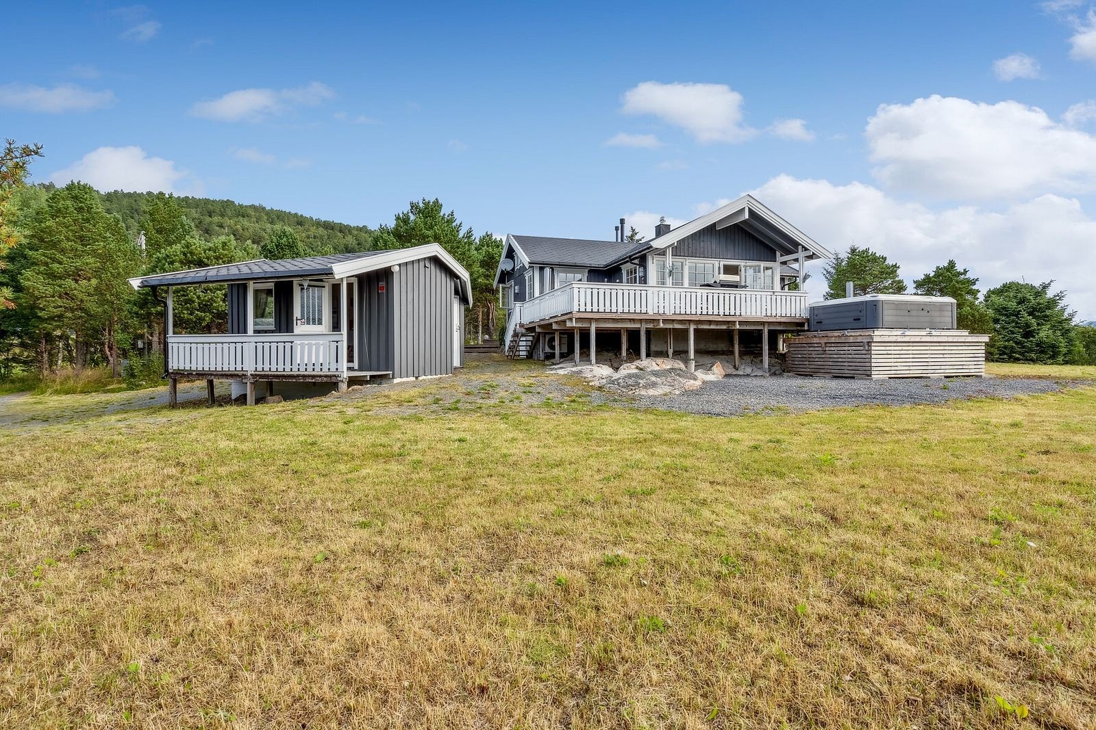 Hytte og anneks Galleribilde