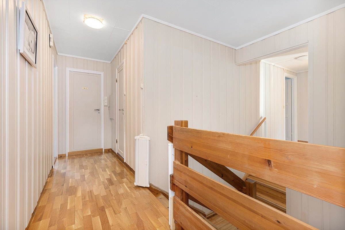 Lys og fin gang i 2.etasje. Galleribilde