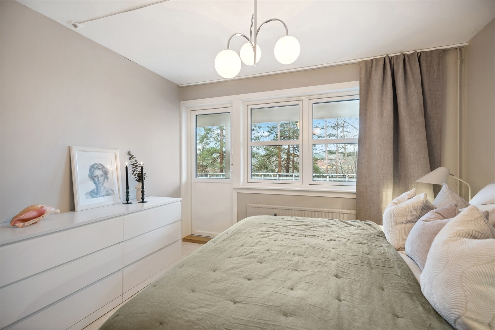 Utgang til en sydvendt terrasse målt til 38 m². Galleribilde