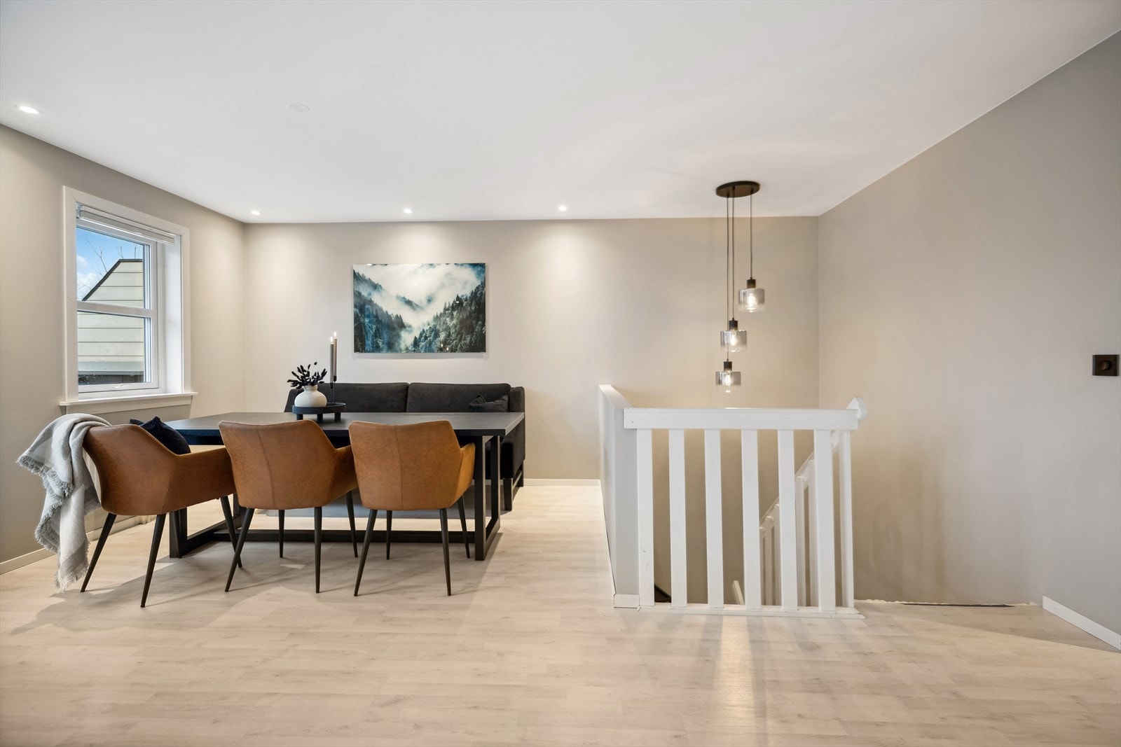 Her er det god plass til å samle familie og venner rundt et stort spisebord. Galleribilde