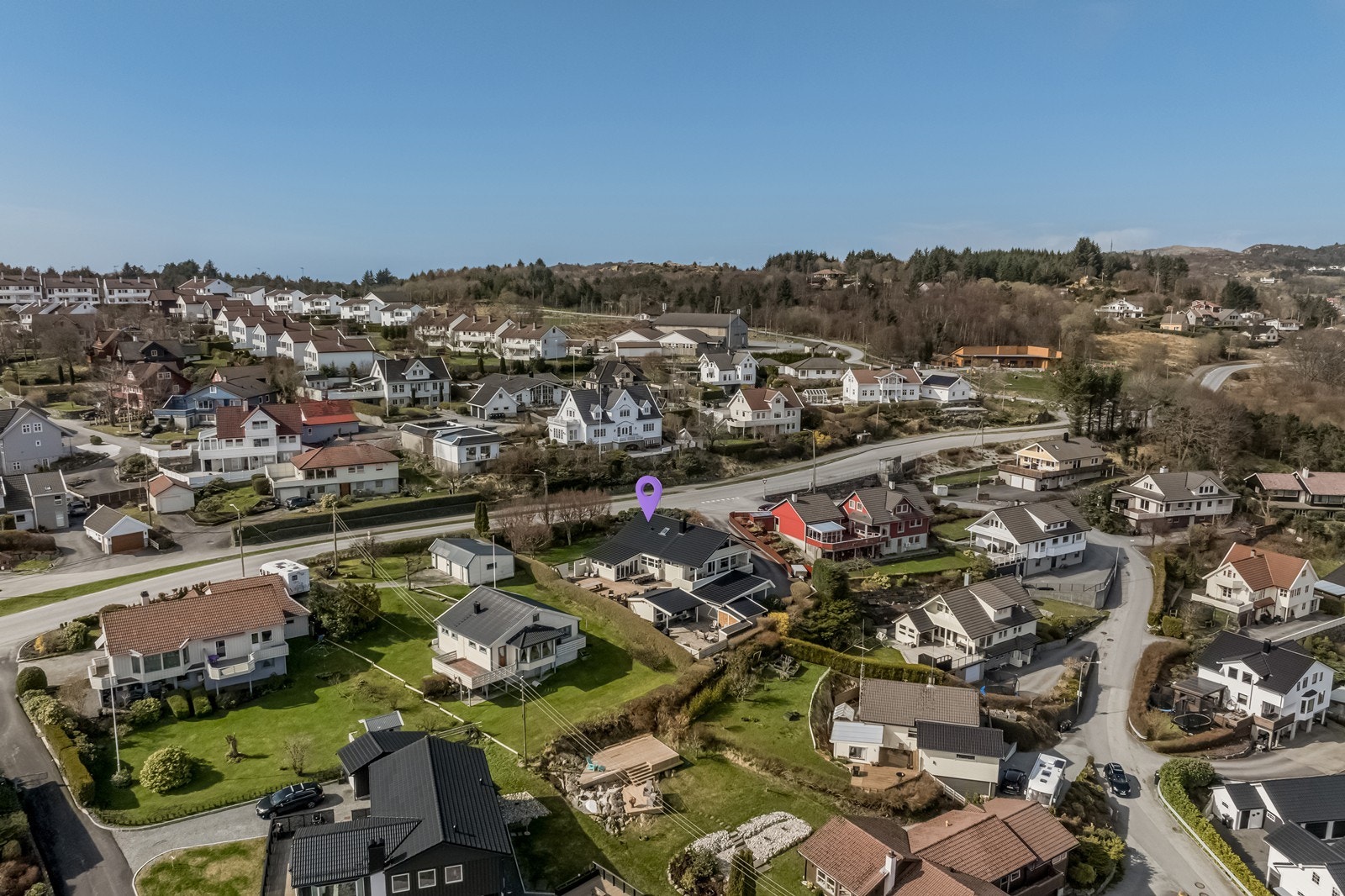 En helt fantastisk eiendom som har alt man kan ønske seg, inkludert naust som ligger rett nedenfor! Galleribilde