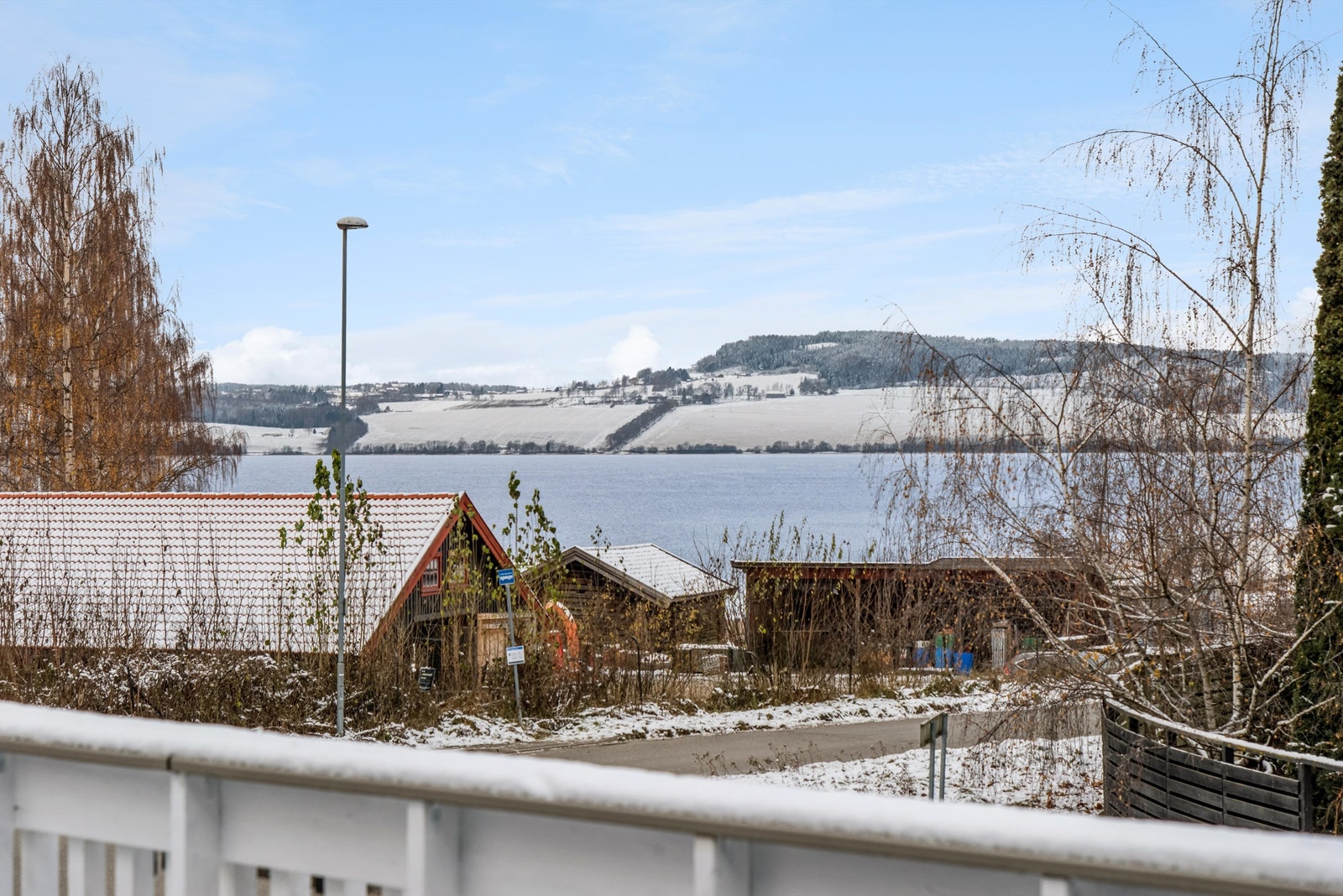 Flott utsikt mot Mjøsa fra terrassen! Galleribilde