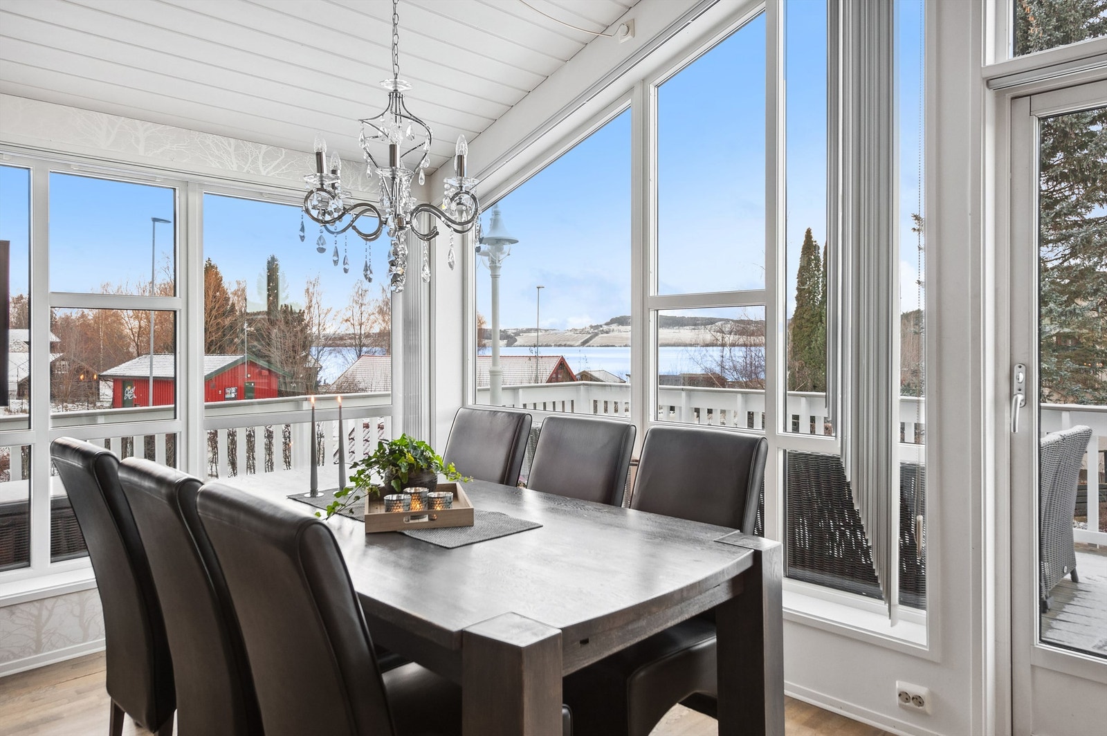 Fra spisestuen ser man Mjøsa! Galleribilde