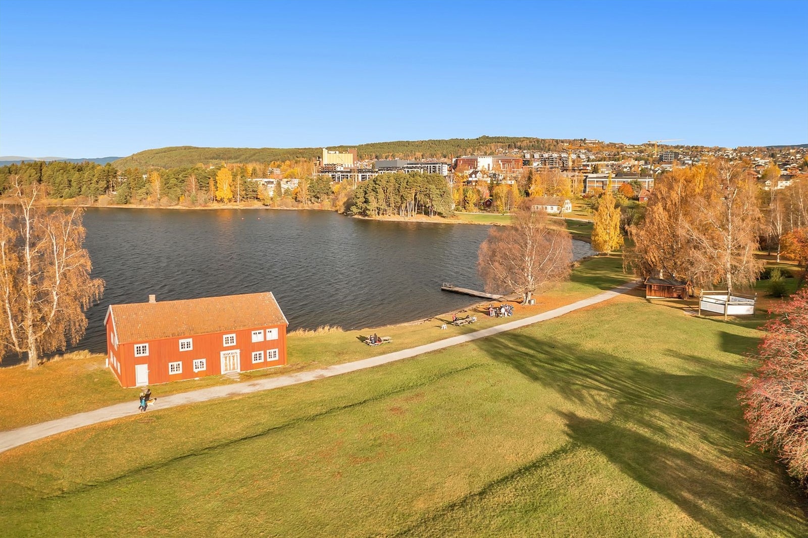 Domkirkeodden friområde rett utenfor døra, her er det flott turområder! Galleribilde