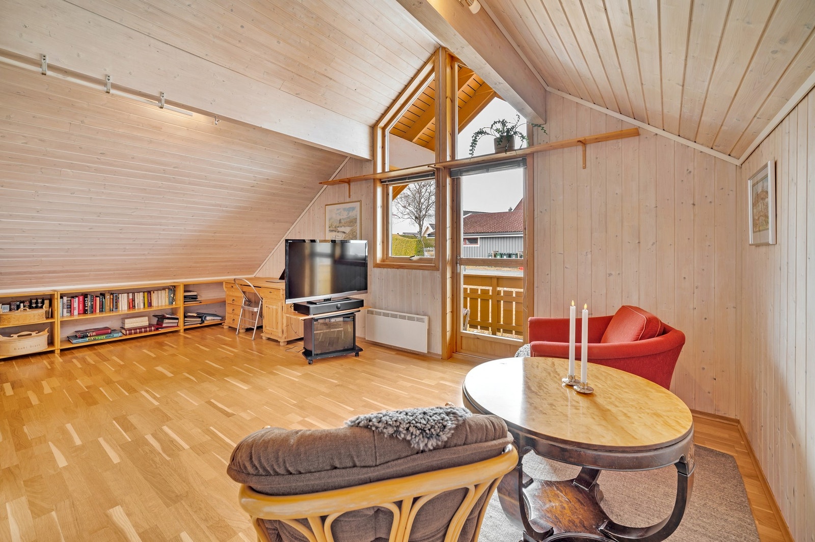 Flott loftstue på 18,9 kvm med god plass til ønsket møblement. Galleribilde