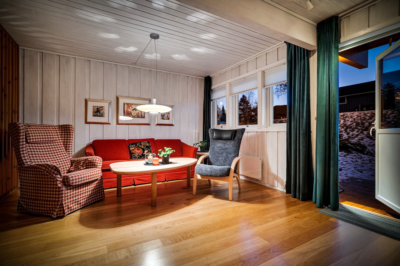 Meget romslig stue på hele 46,8 kvm med gode møbleringsmuligheter. Galleribilde